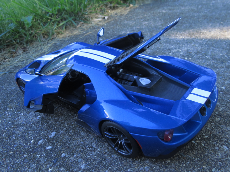 Illustration for article titled 1/18 2017 Ford GT by Maisto